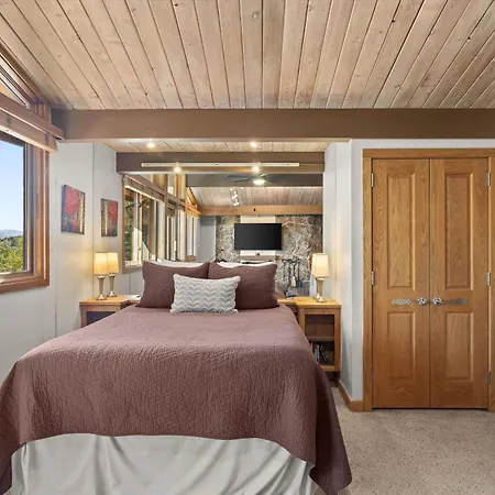 Laurelwood Condominiums 111-2