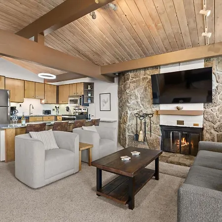 Laurelwood Condominiums 111-3